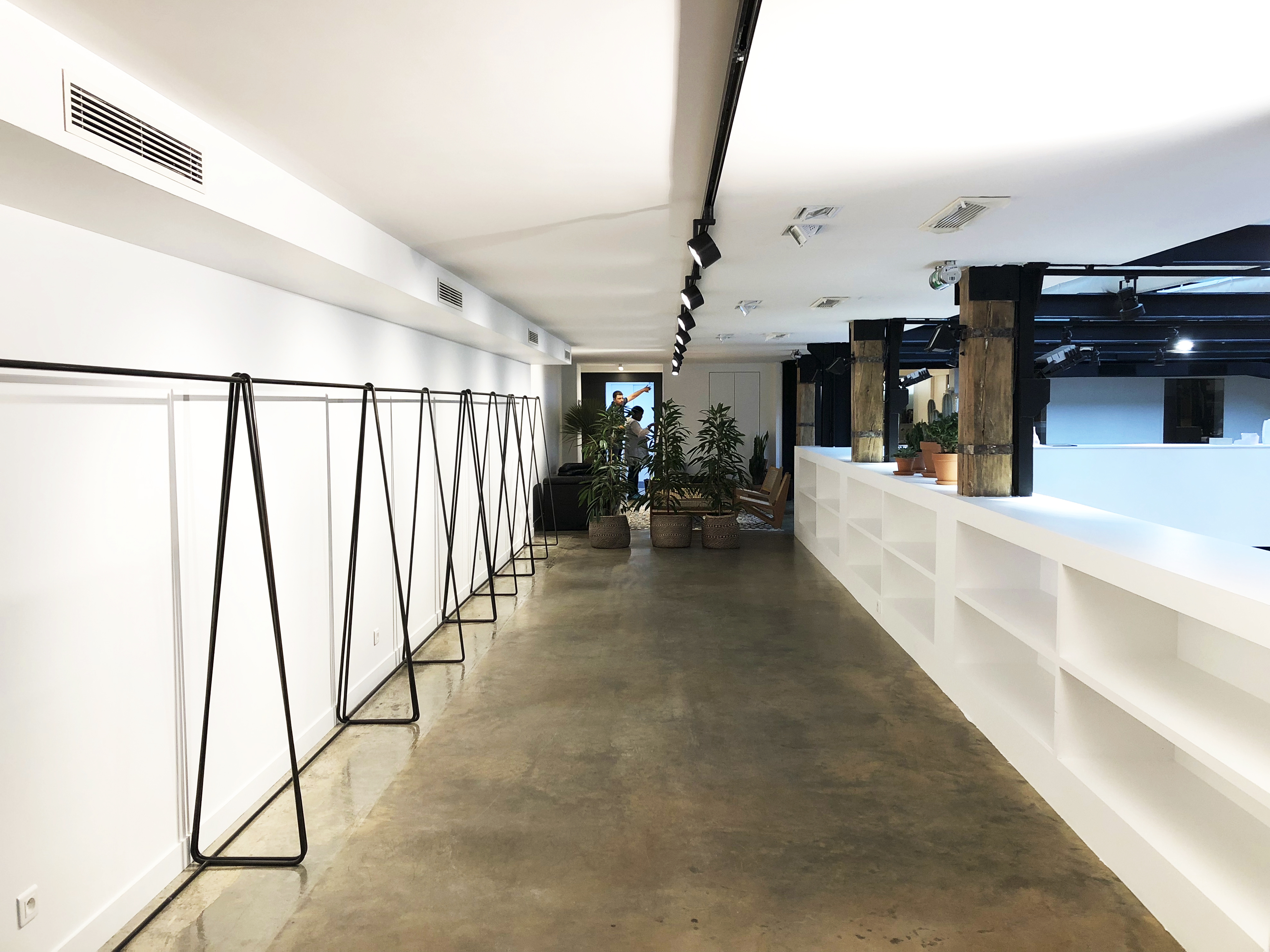 Plateau de travail, bureaux et espace showroom