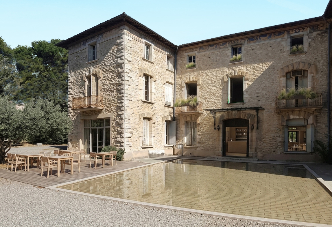 Façade en pierre de la demeure historique, résidence autonomie de Montpellier