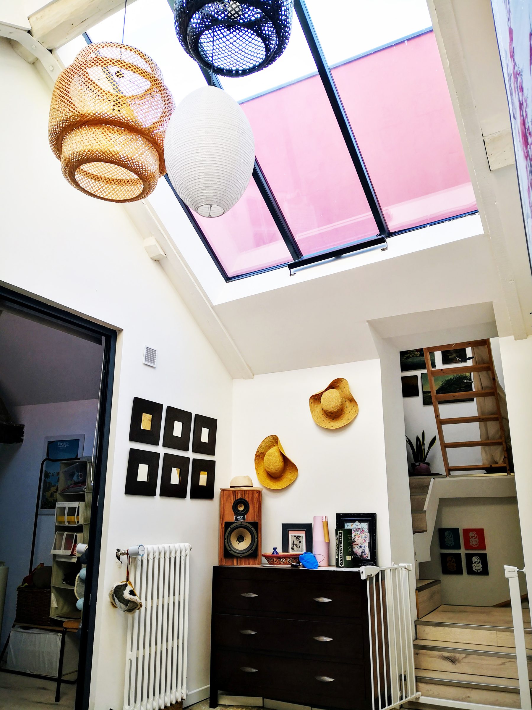 Intérieur sous la verrière zénithale, avec mezzanine